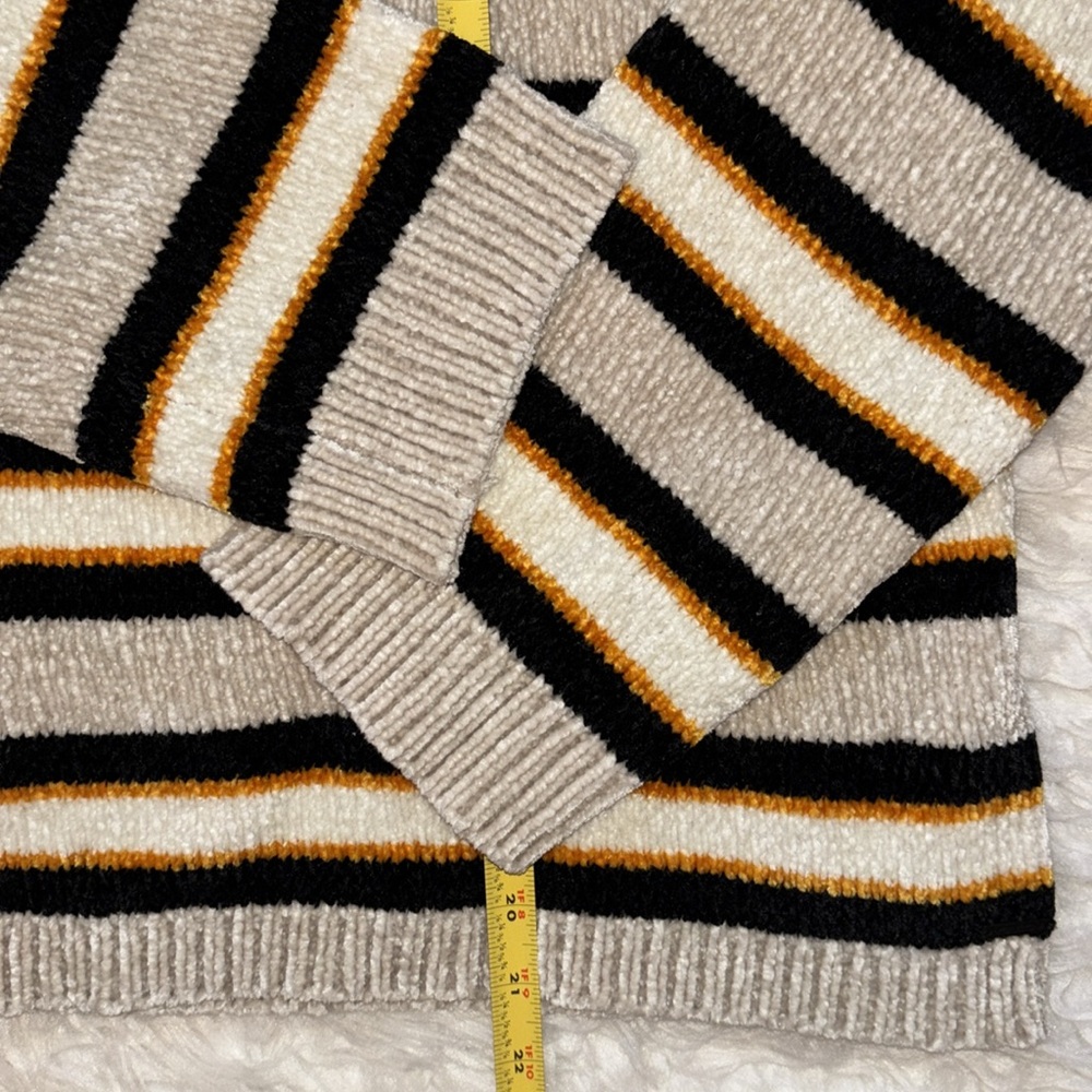 Volcom Bubble Tea Cropped Crew Neck Sweater in Bone, Size M - Picture 10 of 16